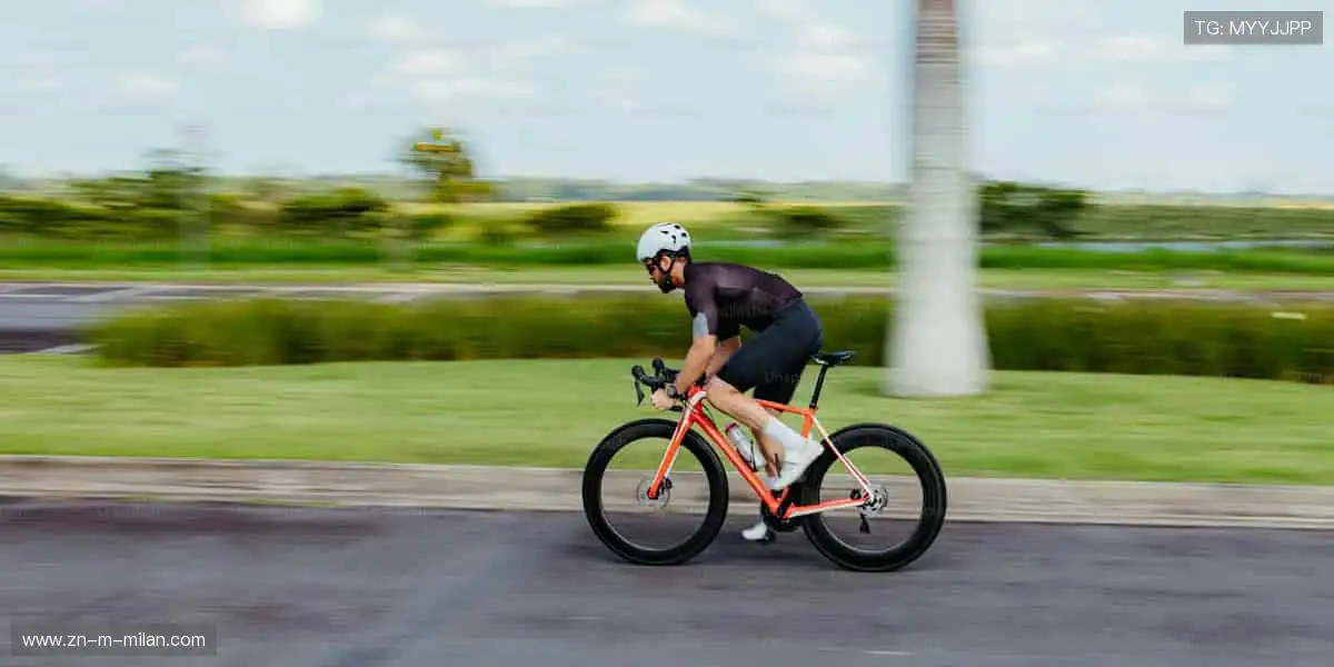 🎮潮流周边，让热爱从赛场延伸到生活！🌟