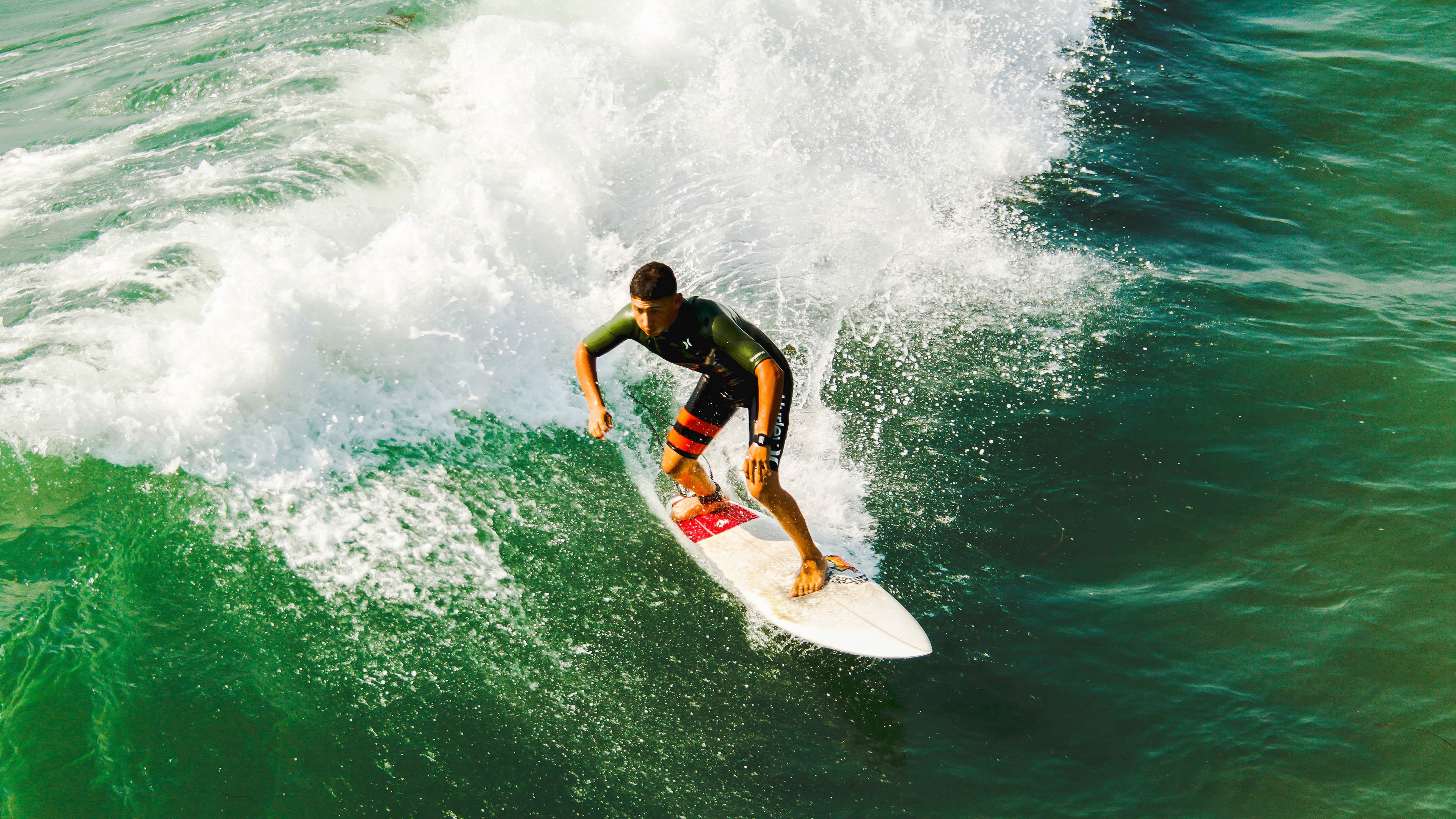 米兰体育app下载安装-女子接力三国博弈 场面空前紧张，女子接力比赛