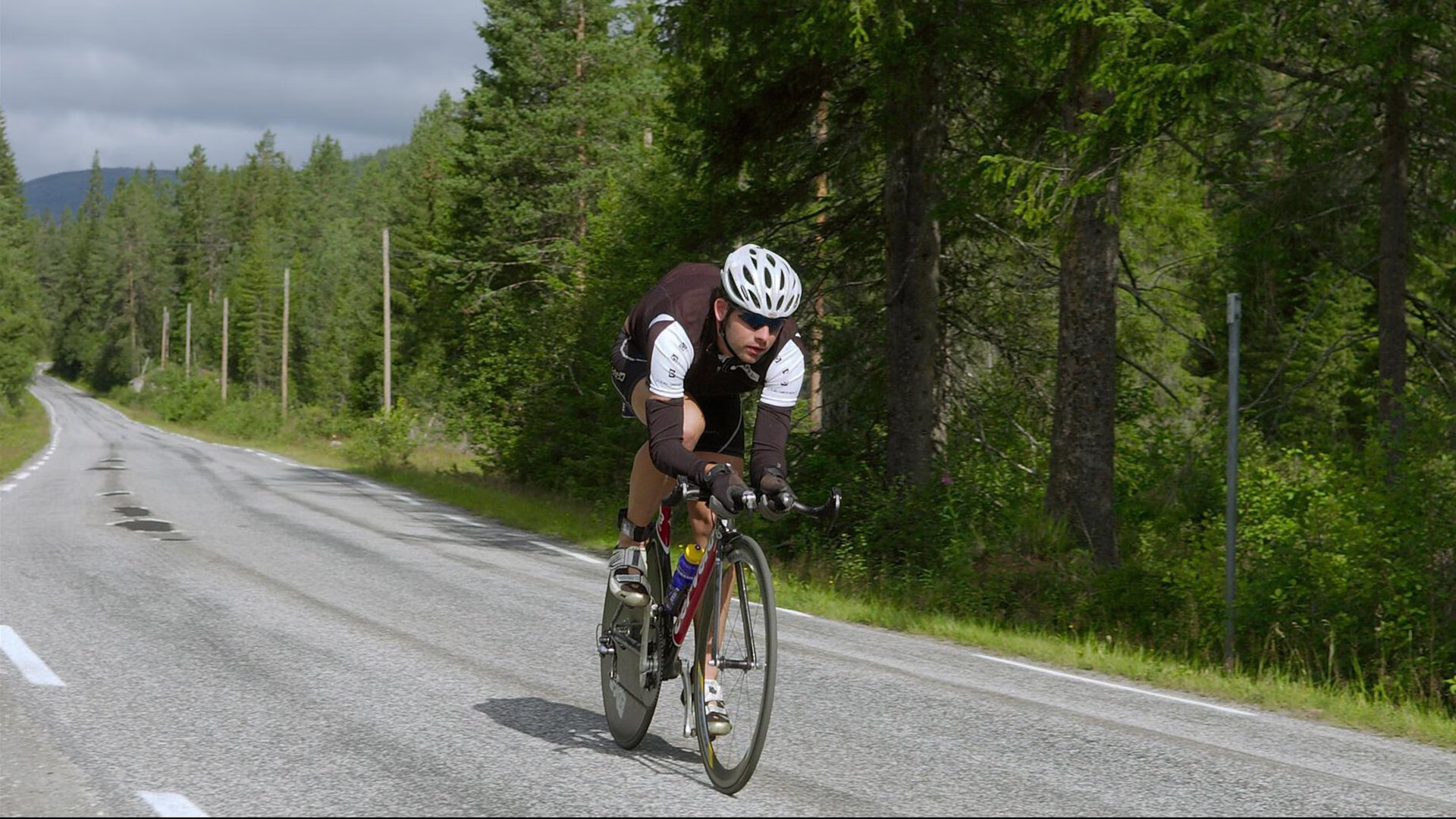 米兰体育官网首页-特斯·冯·迪克:比赛中展现出卓越的球感,成为南非队的技术保障