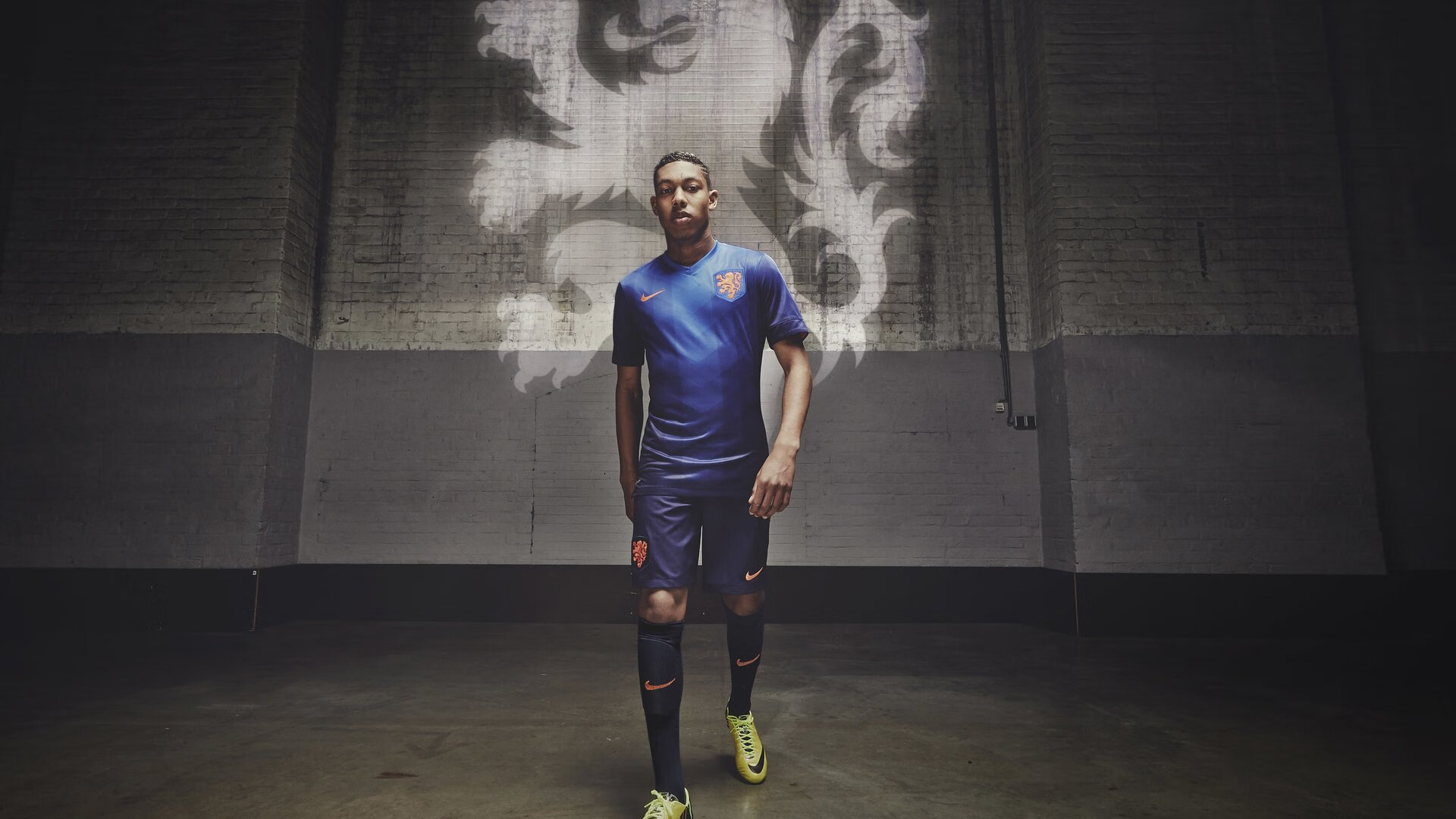 米兰体育app-独行侠训练中尝试多套防守阵型应对不同对手,独行侠阵容首发